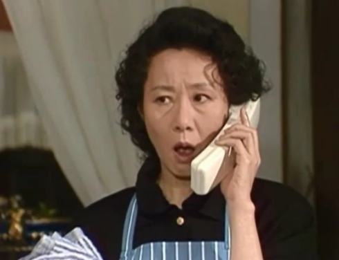 아마 요즘 유튜브에서 "사랑이 뭐길래"라는 옛날 드라마를 봐서 그런 것 같은데... 이 드라마를 기준으로 대충 인물 묘사를 빗대어보면 여자주인공은...