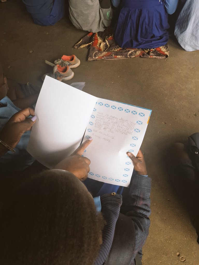 Mrs Brooke 🌷 (@_mrs_brooke) on Twitter photo Bringing the learning alive for P4 <a href="/RiverbankPri/">Riverbank Primary</a>. Over the last term P4 have been exploring different aspects of Malawi and wrote letters to friends in Malawi. On Thursday, I delivered these to Limbe Primary where they read and then replied to all of the letters! 🏴🇲🇼 Bringing the learning alive for P4 <a href="/RiverbankPri/">Riverbank Primary</a>. Over the last term P4 have been exploring different aspects of Malawi and wrote letters to friends in Malawi. On Thursday, I delivered these to Limbe Primary where they read and then replied to all of the letters! 🏴🇲🇼