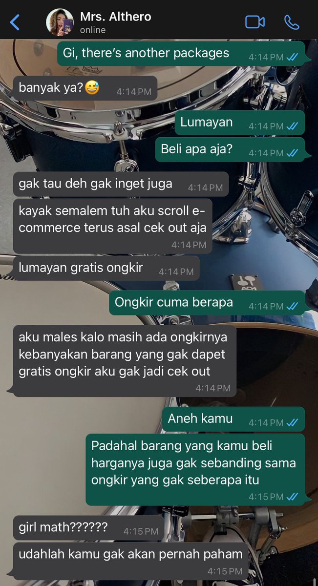 aeri_aaa's tweet image. ketika ibu gia kecanduan belanja online