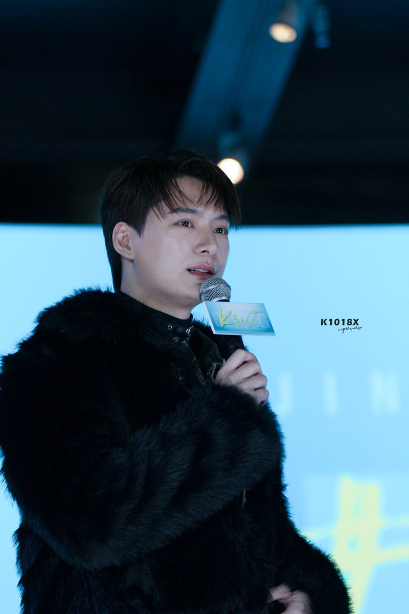 k1018x's tweet photo. 250222 #KristFansigninBeijing fluffyyyy

#KristPerawat 
@kristtps https://t.co/5s67jHIqZe