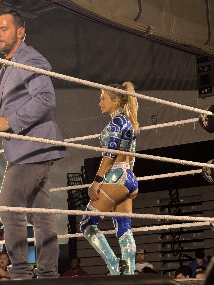 ClutchKiddAP's tweet photo. Some more great shots of @karmen_wwe's NA title shot tonight at #nxtpierce!
#WWENXT https://t.co/XcXxrWnWTN