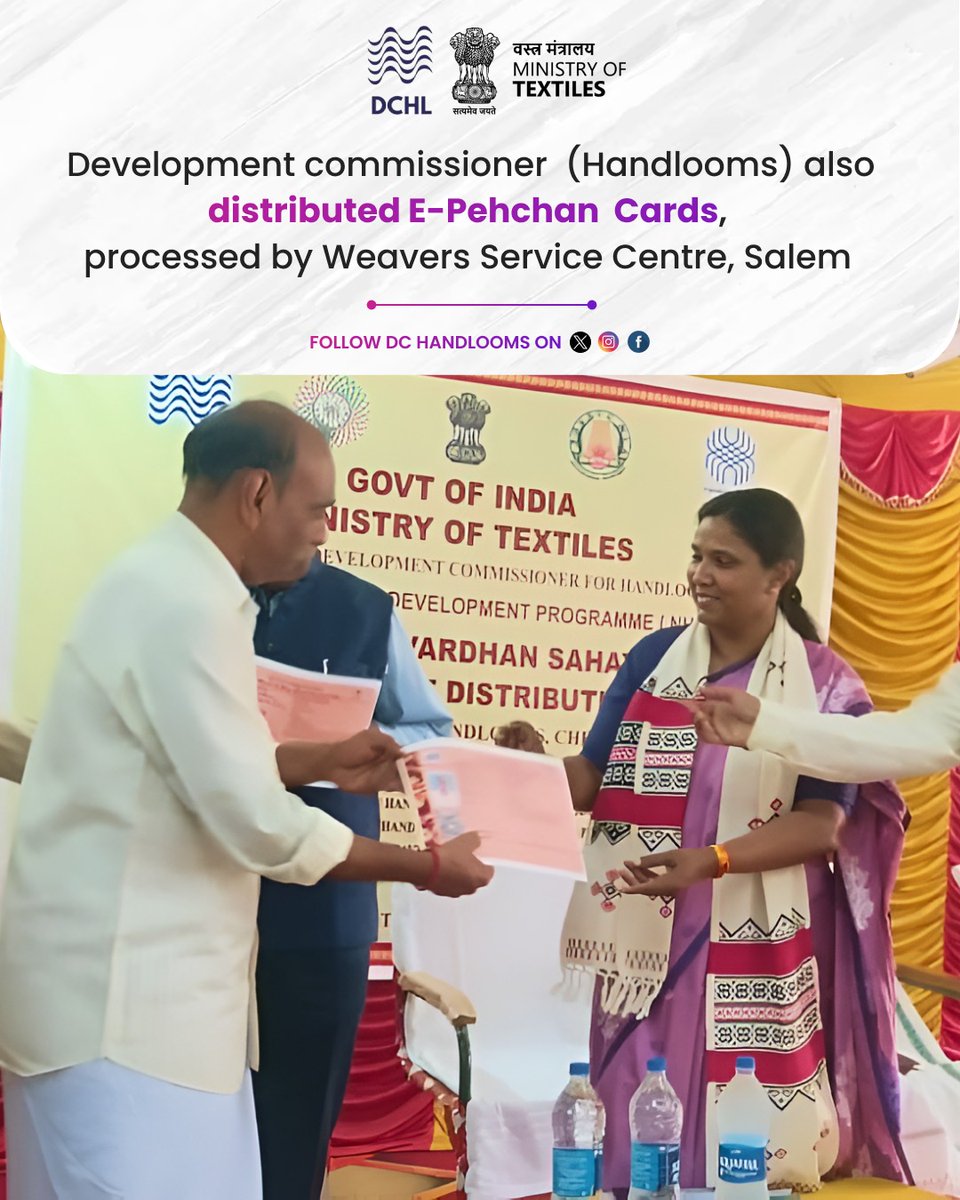 Dr. M Beena IAS, DC Handlooms distributed handloom accessories to more than 300 handlom weavers of Salem clusters under the jurisdiction of WSC Salem under HSS scheme. E-pehchan cards processed by WSC Salem were also distributed by Development Commissioner (Handlooms).
