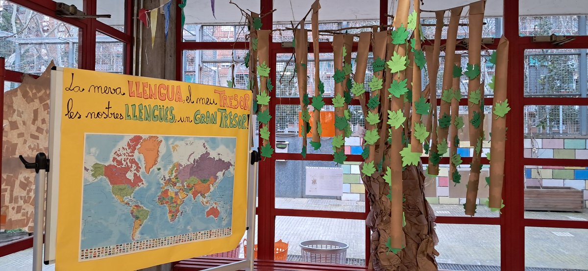 escolaelshorts's tweet photo. Quantes llengües en parlem? Hem celebrat el Dia Internacional de la Llengua Materna i aquí teniu resultat: el nostre arbre de les llengües.
#LlenguaMaterna
#Familia 
#ULAE https://t.co/djvFk6YLBb