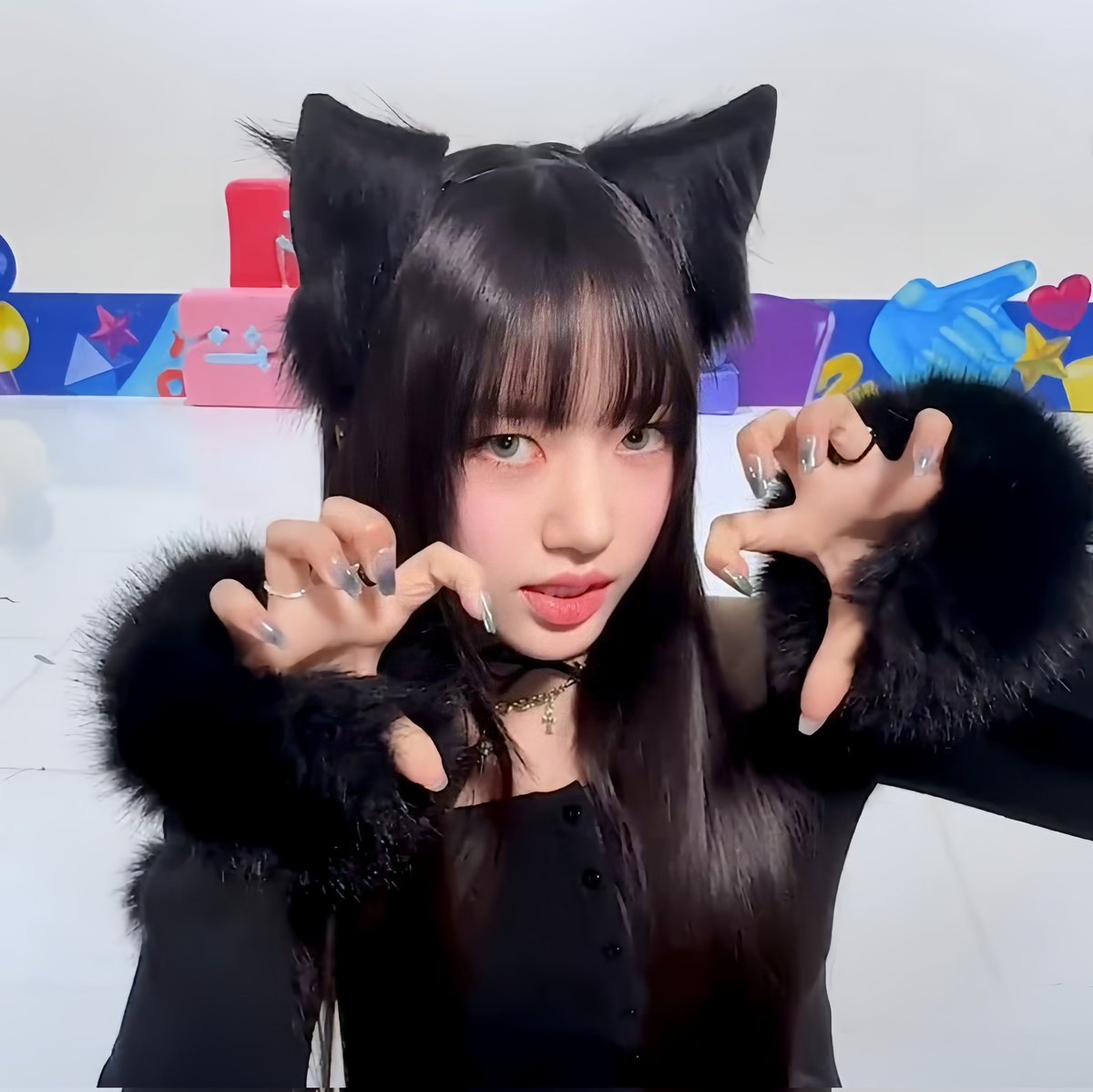 sosumiao's tweet photo. 가장 귀여운 고양이 
#SOOIN #MEOVV https://t.co/ptLHXZOQ3a