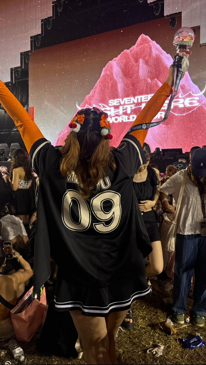 mingooscoups's tweet image. wdym i got to see svt 5x alr and its only the beginning of the year😭