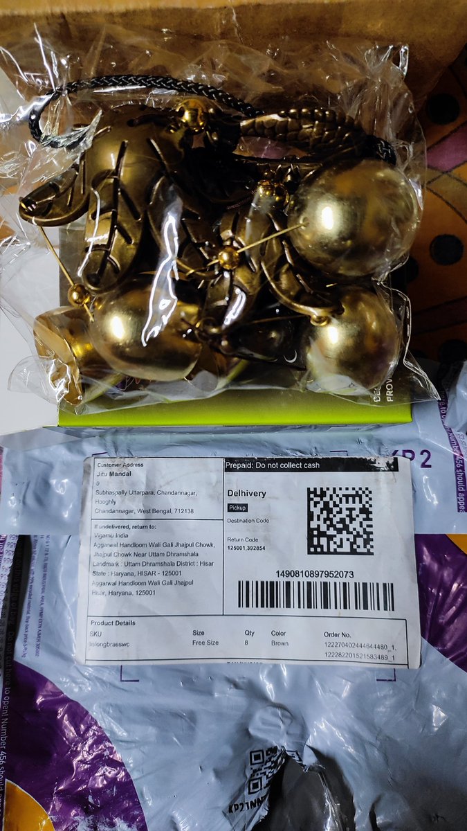 dailyloomnews's tweet photo. The package is too small to hold more than one product. I’ve shown this with a 1-liter water bottle. I demand a full refund and action against the seller.
@meesho_support @GyanTherapy @ManojSaru  @IndiaToday @jagograhakjago @OrganicConsumer https://t.co/ndw8zwslSc