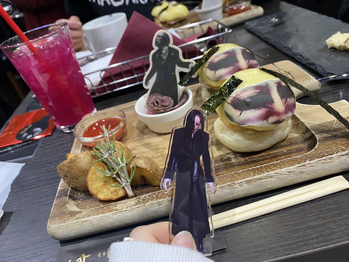 R53khgf's tweet photo. 京さんの個展＆カフェ行ってきた🥰
幸せ空間だし食べ物全部美味しかったーーー！
フィッシュバーガーが特に美味しかった🐟💜 https://t.co/iUMajSniqu