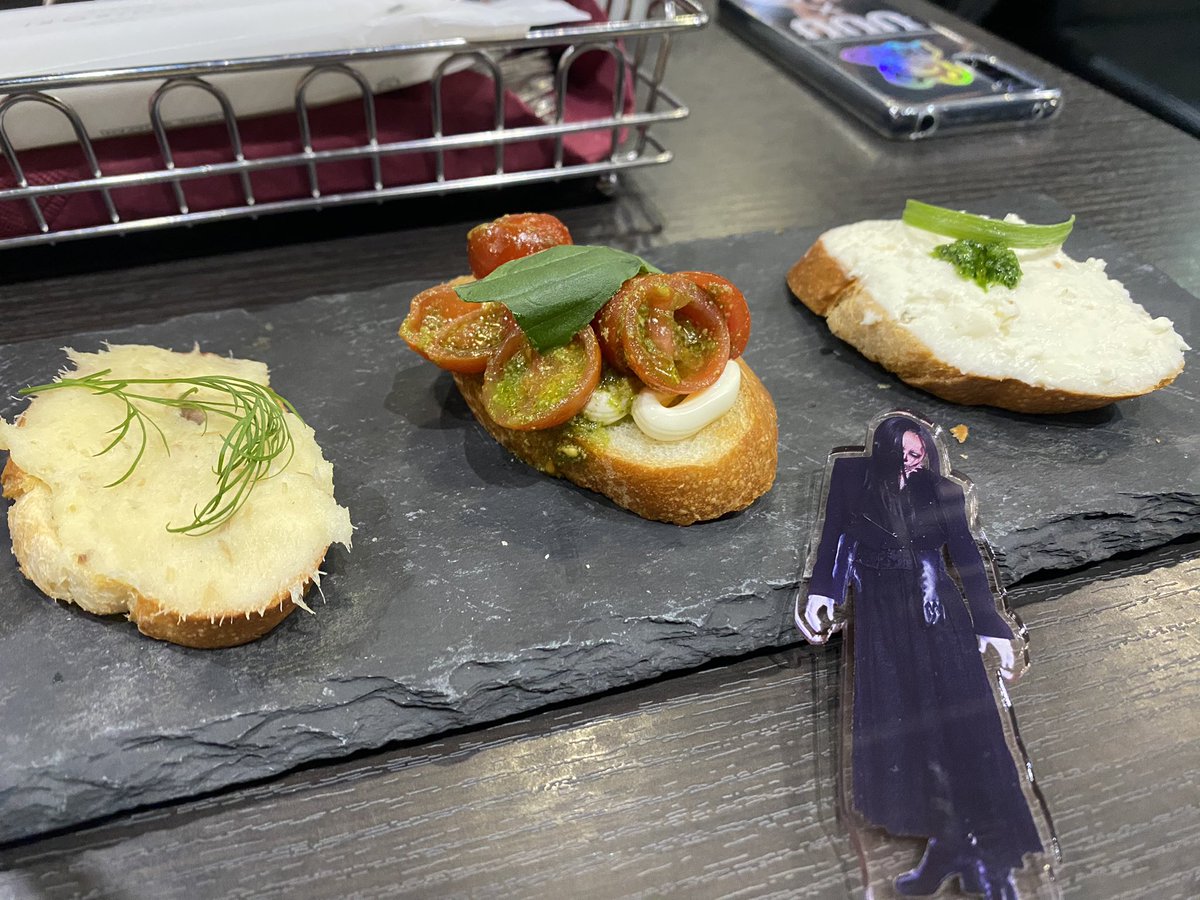 R53khgf's tweet photo. 京さんの個展＆カフェ行ってきた🥰
幸せ空間だし食べ物全部美味しかったーーー！
フィッシュバーガーが特に美味しかった🐟💜 https://t.co/iUMajSniqu