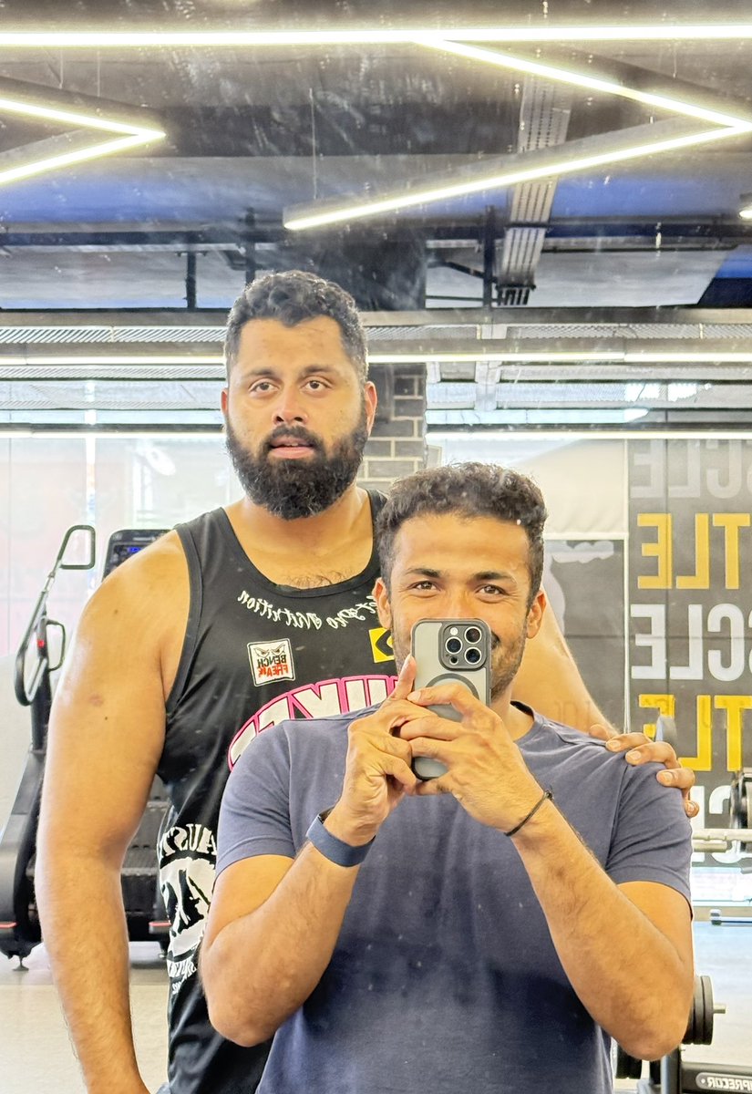Look who I bumped into, Abishek Ambareesh anna during workout. Such an amazing man just like ambareesh sir 🙏🏻. So good to meet you 🫶🏻.

#abishekambareesh #gymlife