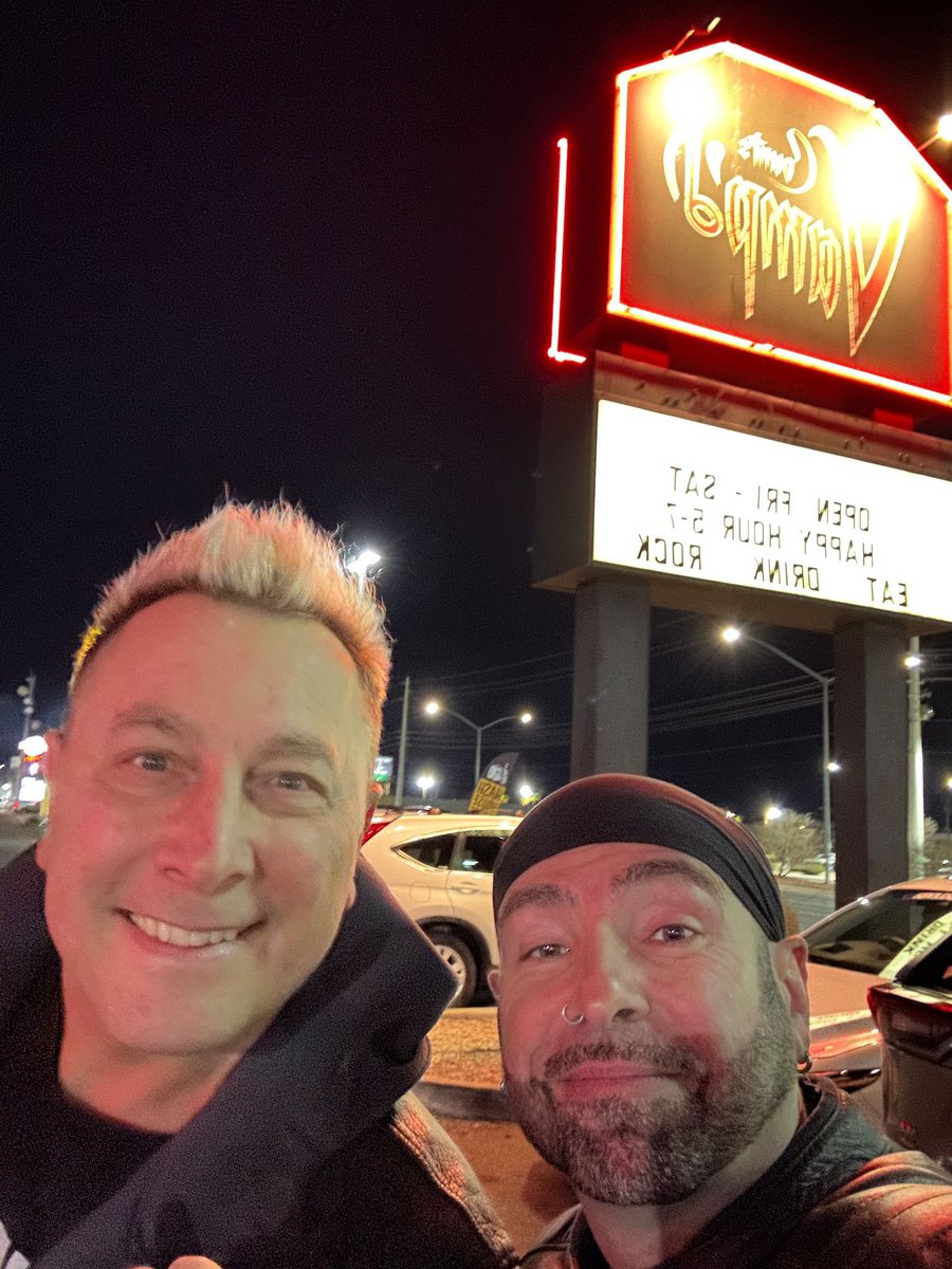 VIRGINRINGO's tweet photo. Tonite LasVegas baby! Serata con @gilbyclarke 🎸@PatrickAbbate al @VampdVegas Club pazzesco per chi ama il rock… #Lasvegas #rock #club #Vamp #guitars #live #Gilbyclarke 🇺🇸 https://t.co/RwSgbSYp0q