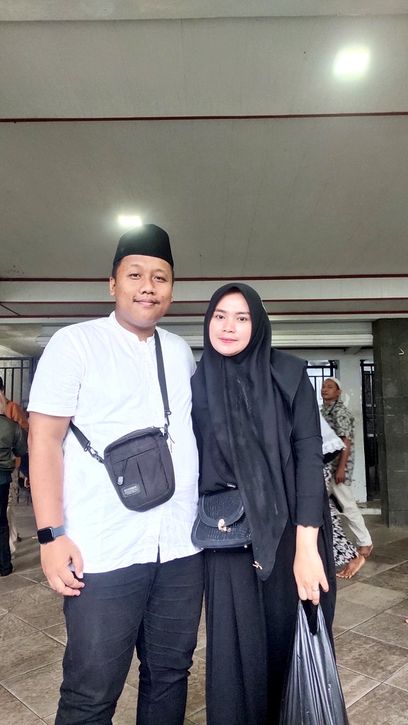 dhianadi's tweet photo. style warga kabupatennya kental banget https://t.co/Cawft6cO7f