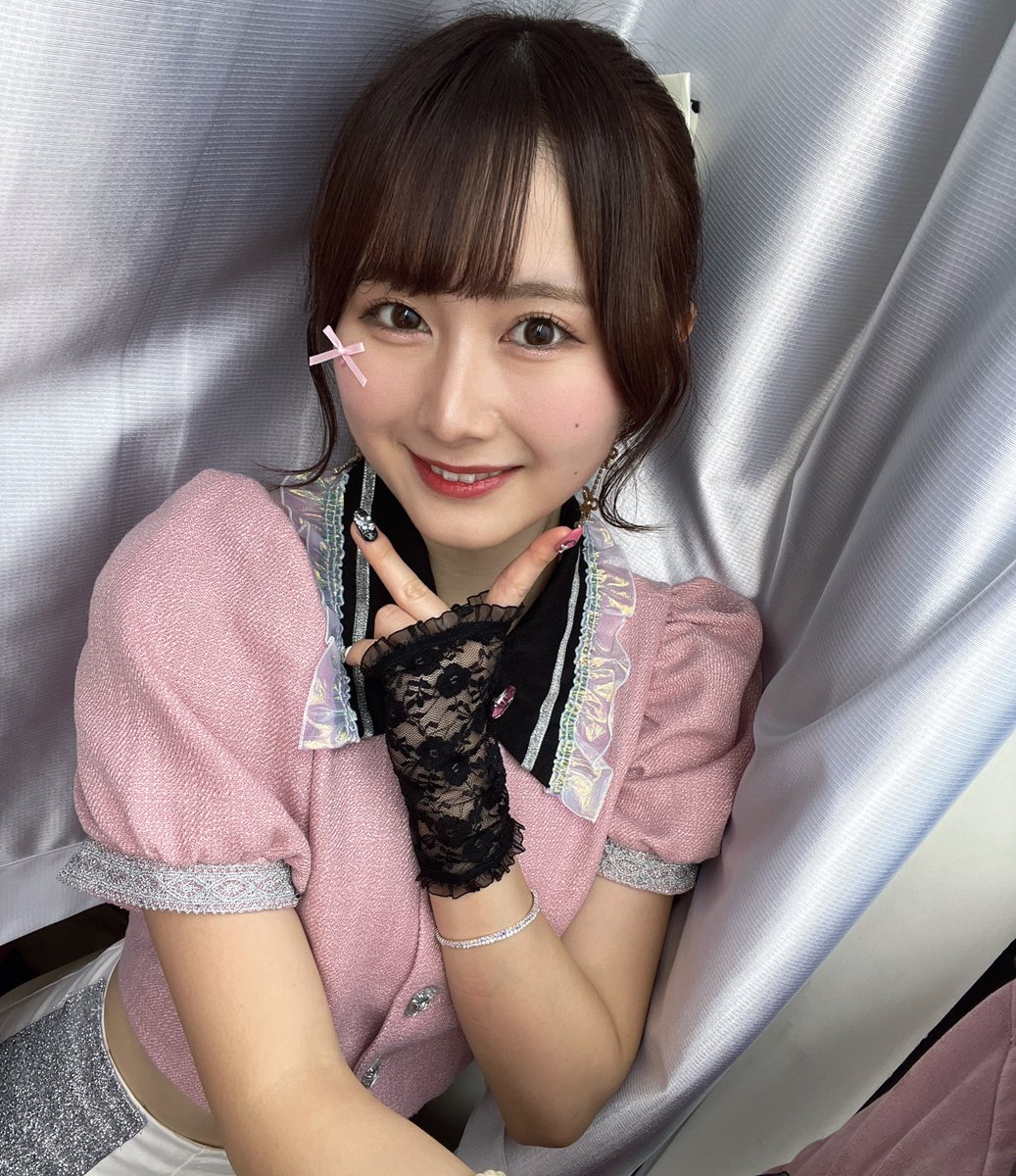 yuiyui_sph's tweet photo. #神推しがいるセカイ ありがとうでした🪽
いーっつもみんな見に来てくれてありがとう🩷
わーるどすたんだーどからのSONGSがあの頃のSPHぽい繋ぎすぎたよね！？どうだったかな！
ほっぺにリボンつけてみた🎀かわいい♡ https://t.co/0NNI0rO8li