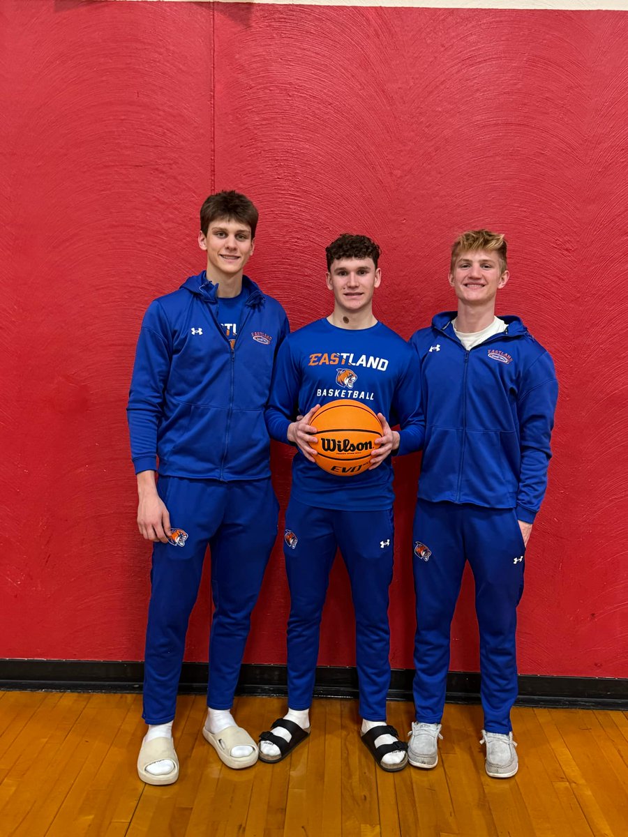 With Peyton Spears reaching 1000 points he joins teammates Adam Awender and Parker Krogman on the list.

It's the first time in Eastland history that 3 teammates have been on the same roster with 1000 career points each.

Congratulations, fellas!