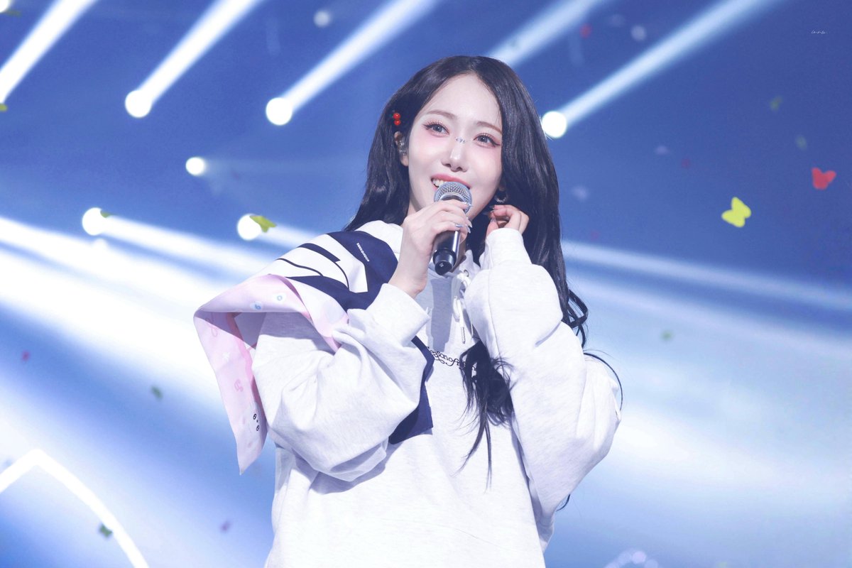 250118 Seoul - [Season of Memories]   

#여자친구 #신비 
#GFRIEND #SINB