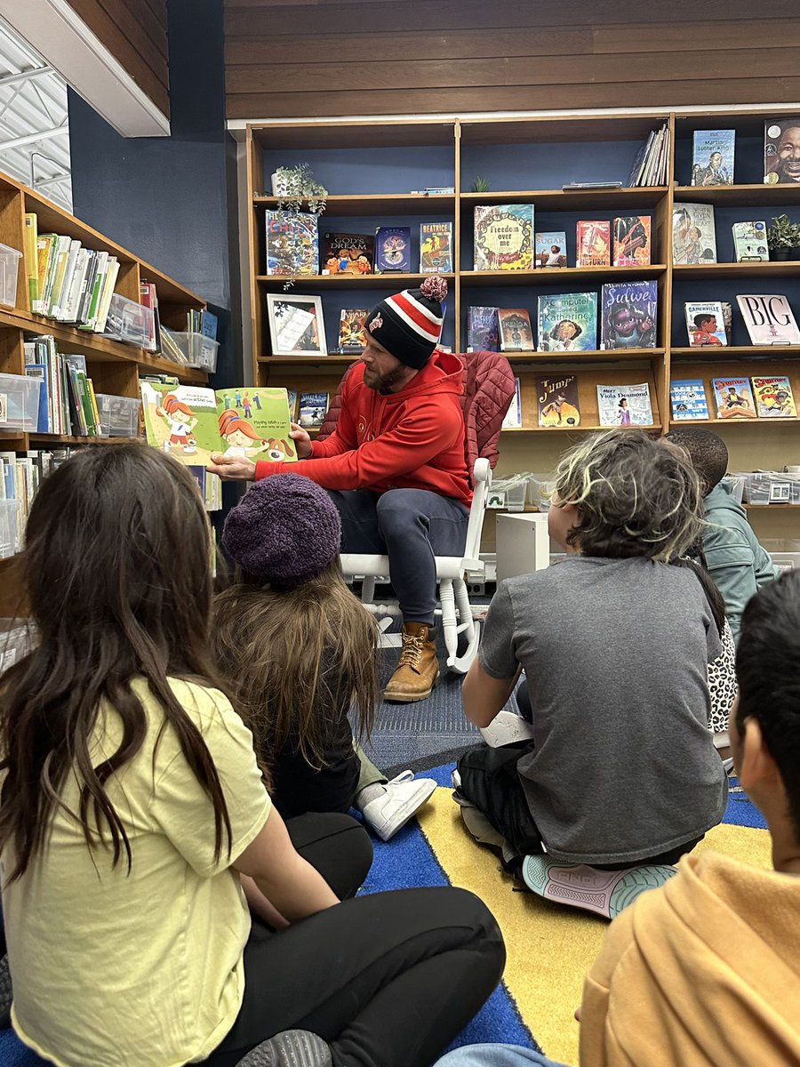 Thank you to Max Murphy of <a href="/Wpg_Goldeyes/">Winnipeg Goldeyes</a> for visiting Prairie Sunrise. Max answered our many questions and read to our 3/4s for #ilovetoreadmonth