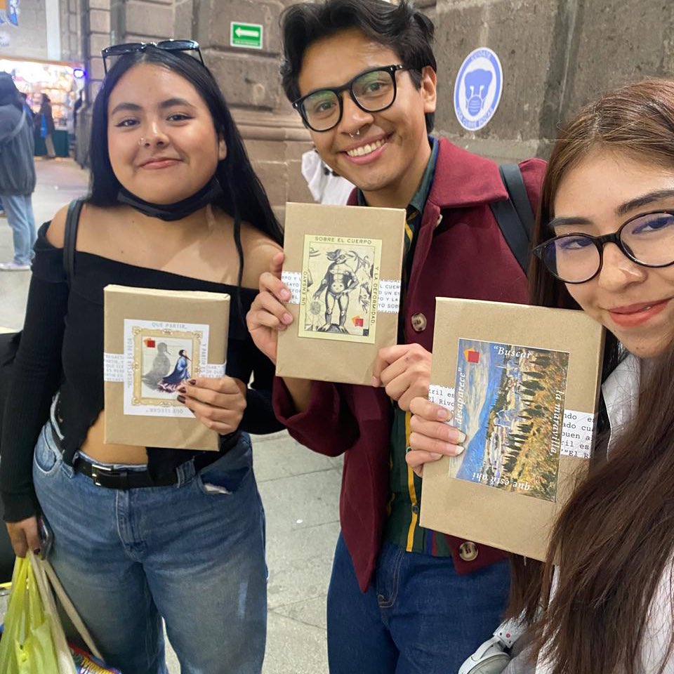 LibrosCalyArena's tweet photo. 📚 🔍 Un libro desconocido te espera en nuestro stand. Encuéntralo en la @filmineria, stands 315 y 316.
#Evento #Cultura #Novedades #LibrosRecomendados #CalYArena #CDMX #LeerEsEstarVivo #FILPM #FILMineria #FILMineria46 https://t.co/pXUnTEkeSW