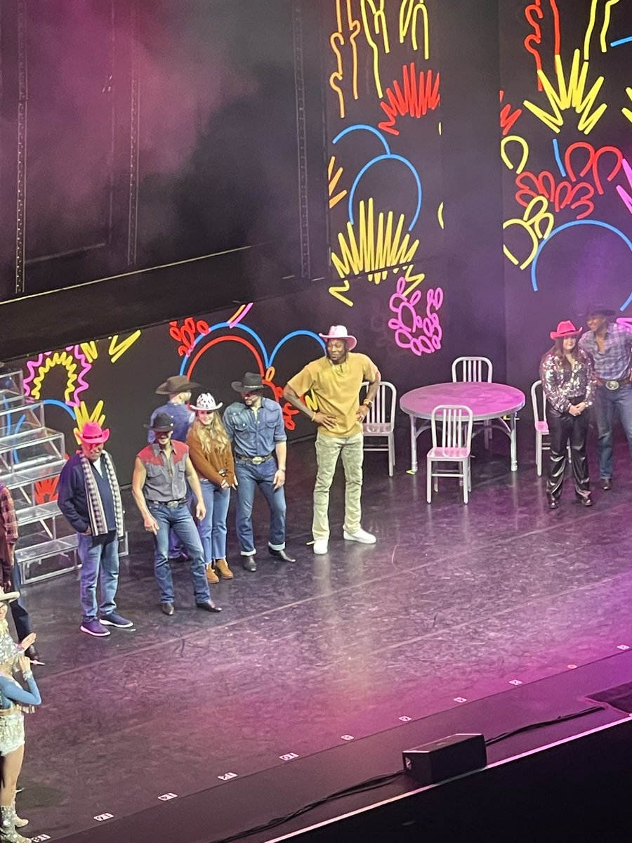 jus_mads's tweet photo. Some of my favorite DWTS Tour Moments in Atlanta, including Dwight Howard making an appearance #DWTS #DWTSTour #dancingwiththestars https://t.co/FHghhuWiai