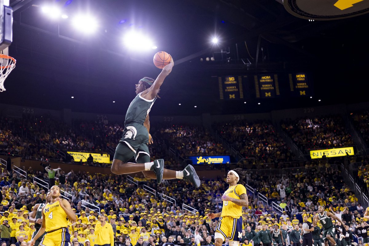 Geaux_Green_'s tweet photo. Belt. To. Ass. 

Go Green chants in Ann Arbor. 

Big Bro won tonight. 🏆 https://t.co/U1qji8Ad6S