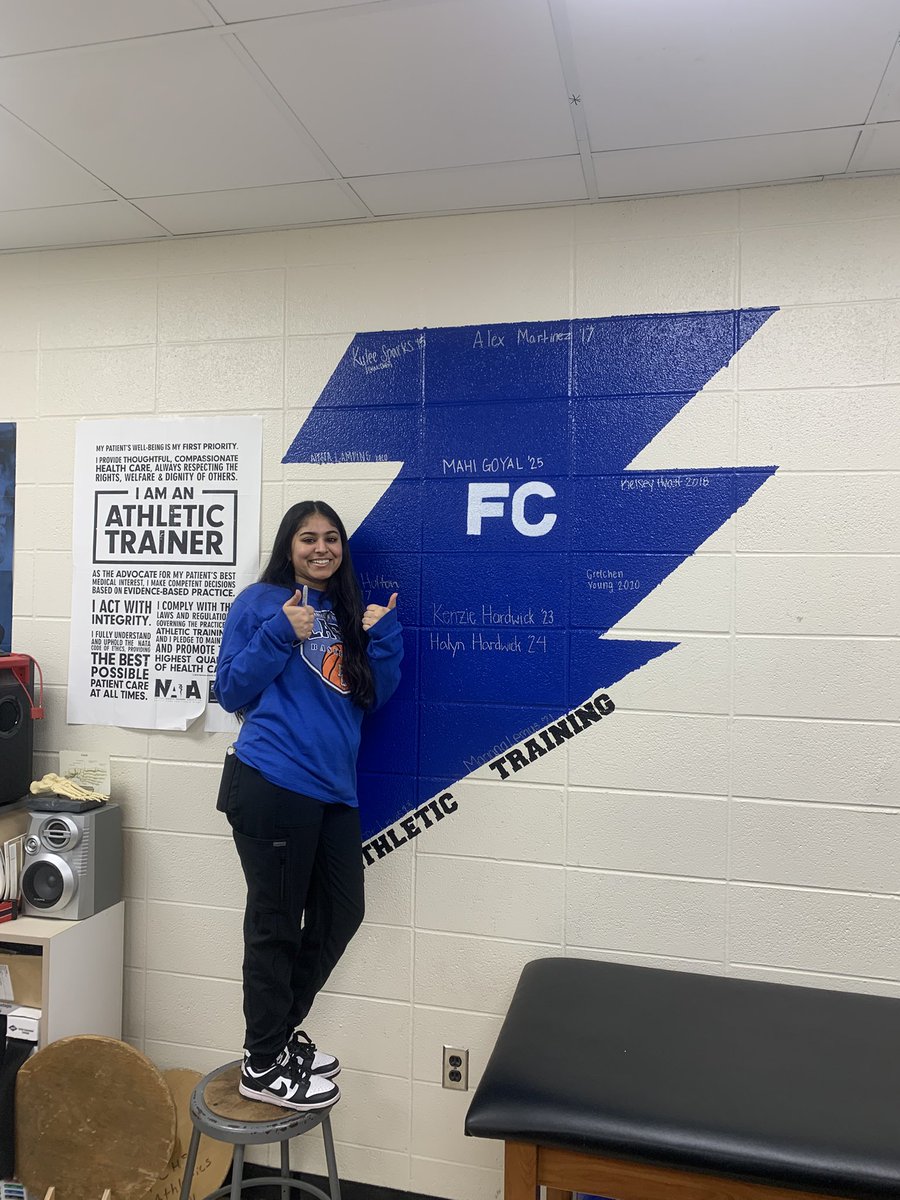 She said she preferred the last home game of the season to Senior Night, so here she is getting her time to shine!! Congratulations to Senior AT Aide Mahi Goyal on a job VERY well done with our Sports Medicine Program. We’re all so proud of you!! Come back and see us!⚡️⚕️
