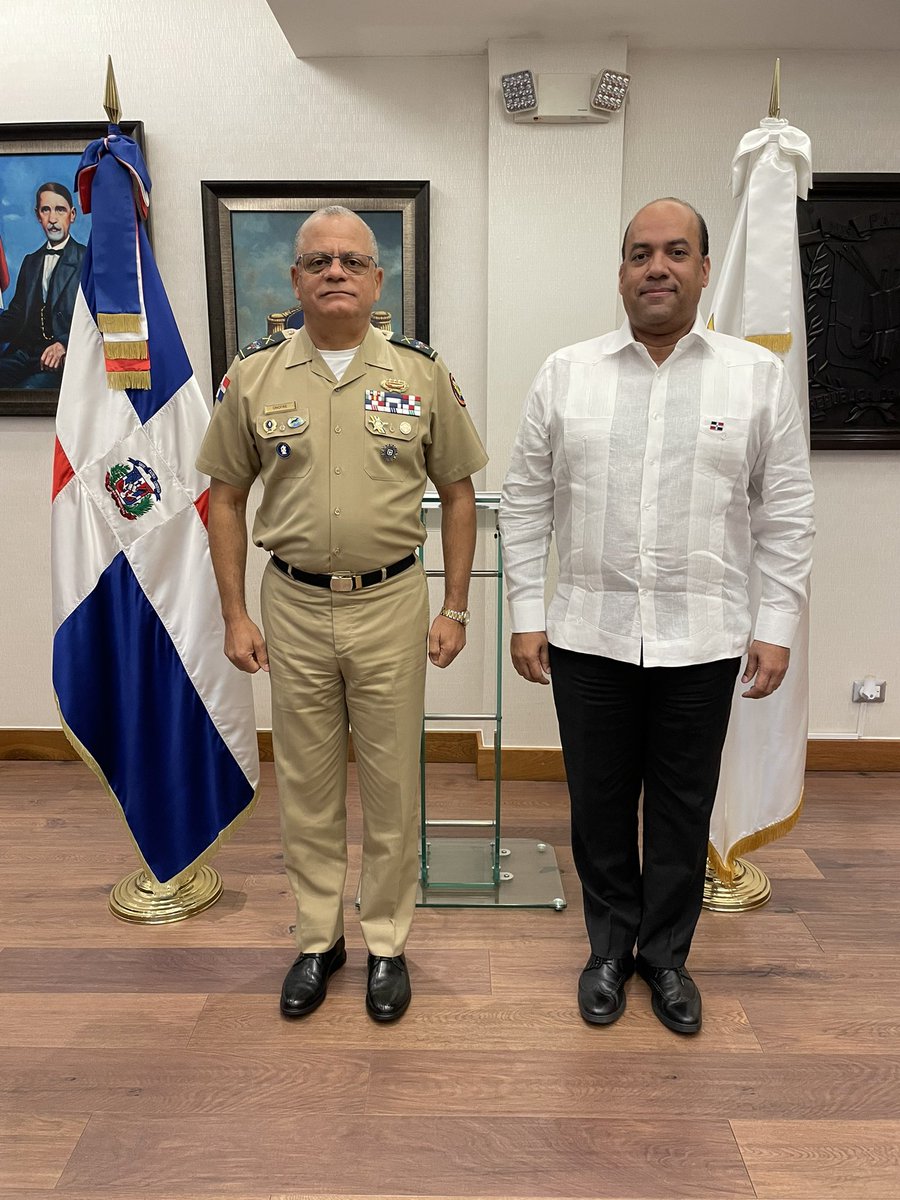 wdbencosme's tweet photo. Agradecimiento al ministro de Defensa, teniente general Carlos Antonio Fernández Onofre, por su generosa disposición y el enriquecedor diálogo sobre la estabilidad regional y la agenda de paz y seguridad internacional de las Naciones Unidas. https://t.co/JnDj9djsU8