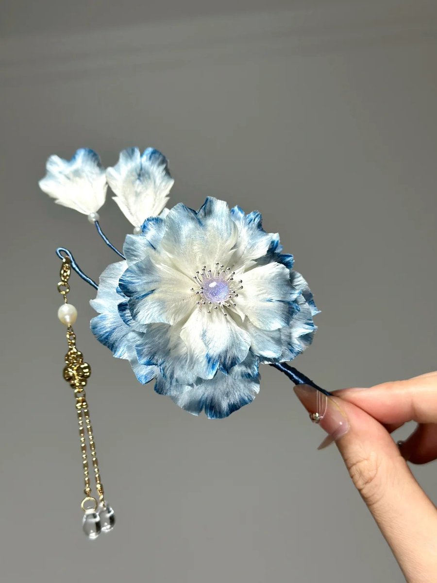 luoliuhong35090's tweet image. Encountering silk flowers was a serendipitous moment, stumbled upon someone's creations online and was utterly amazed. #SilkFlowers #Artistry #OnlineDiscovery #Creativity #大美中国 #China #diy #Art #Handwork #Knitting #Design #AllinCeltics #RickCarlisle #TheValley