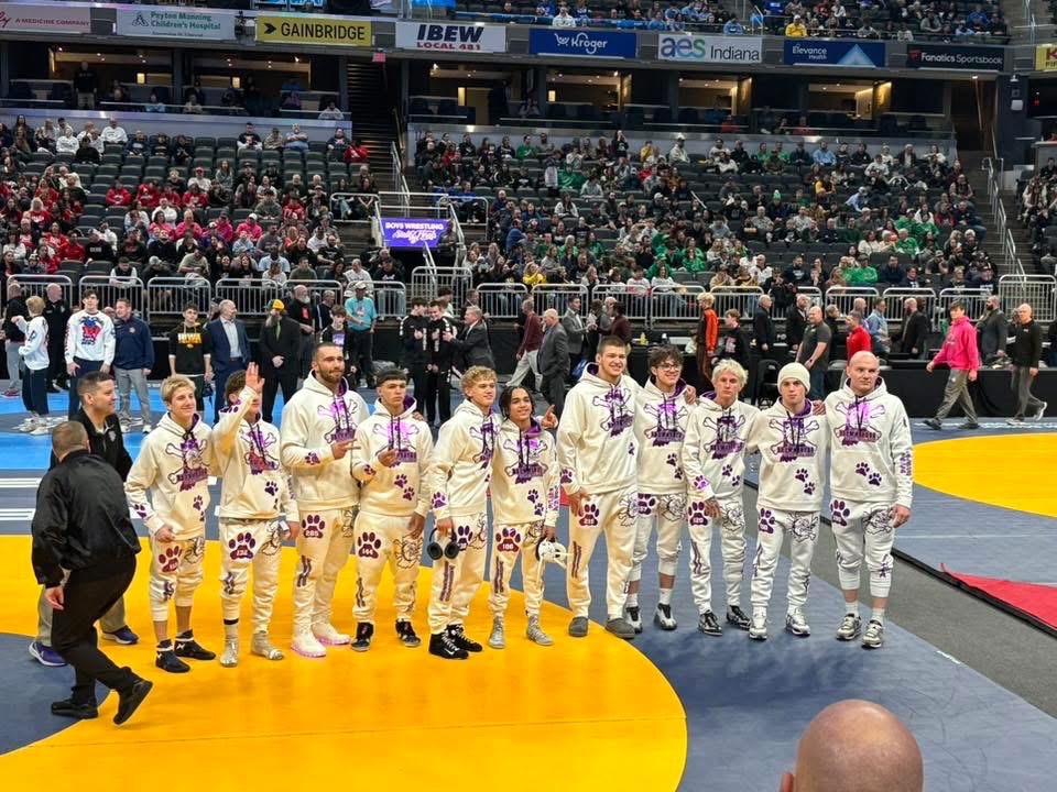MatthewJBrewer2's tweet image. Tech fall for Caden to start the state finals tonight. In to the placement rounds! Brownsburg places a state record 11 wrestlers. #LastRide #SignHim