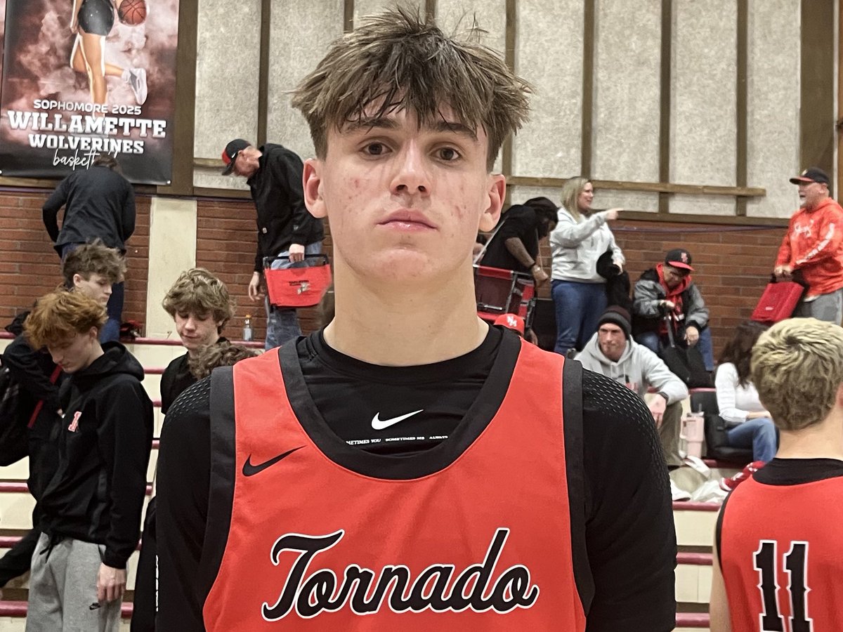 Extremely intrigued with Liam Rea. The @NorthMeddyBBX sophomore has good size at 6-foot-4, moves extremely well, and finishes strong at the hoop. The lefty converted some tough drives in the lane for 8 points while also posting 4 rebounds and 2 assists.