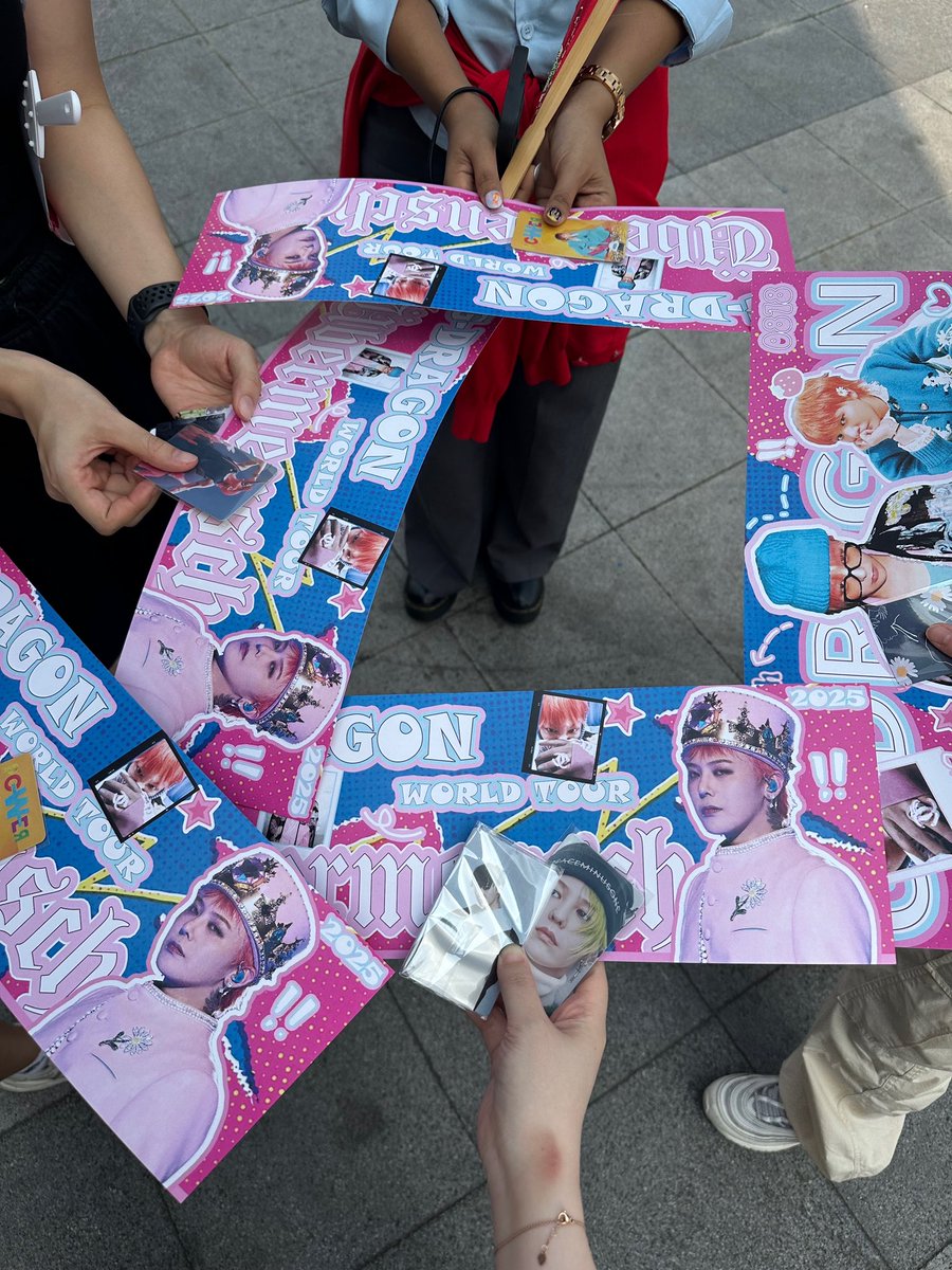 gdgdbabe88's tweet image. 슬로건이랑 포카 나눔받음💛