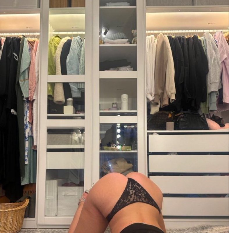 rt for a dm #horny #nsfw #ass #nsfwtwtً