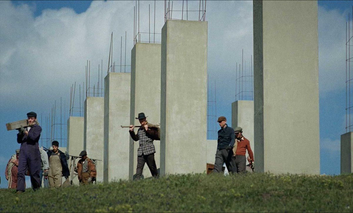 光と闇、記憶と未来。美術監督が語る『ブルータリスト』の世界観｜ジュディ・ベッカーにインタビュー 
ginzamag.com/categories/int…