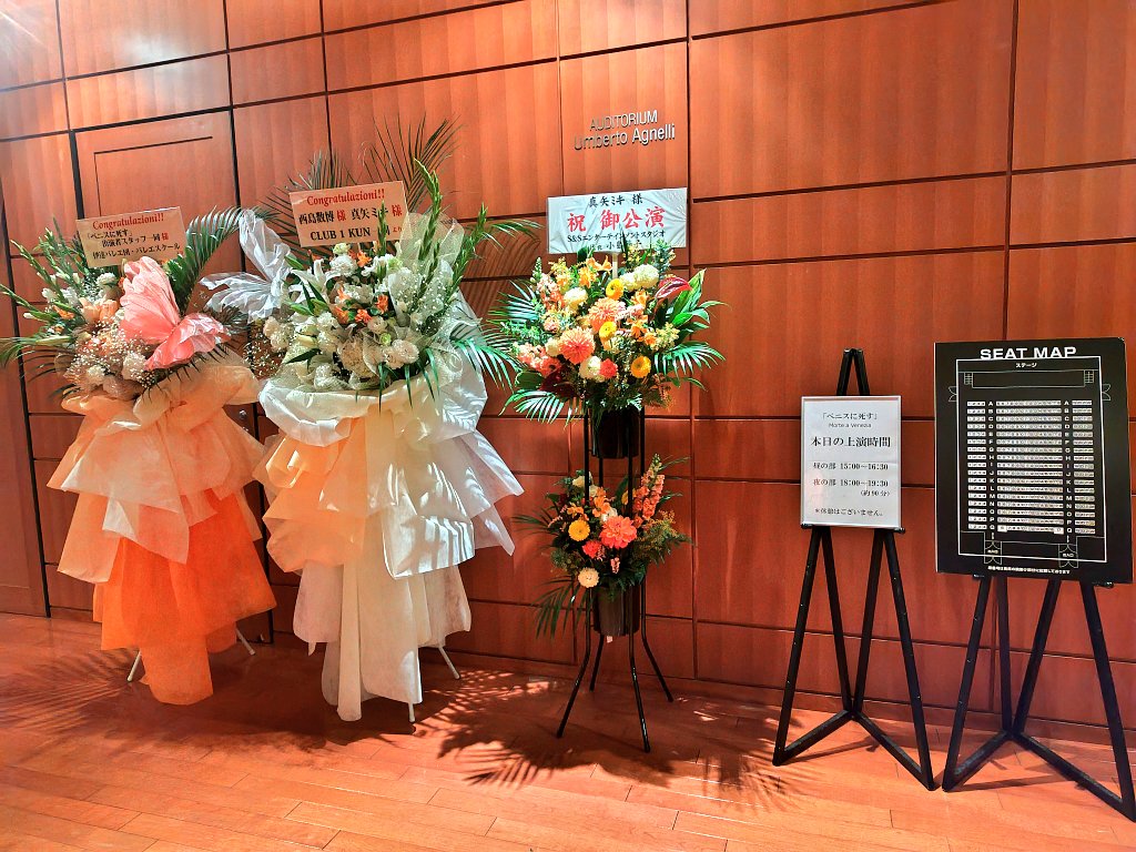 rarakoukon's tweet photo. この前、ベニスに死すと言う舞台を観に行ったのは、山梨鐐平さんが出演されるから。
素敵な歌声でした。 https://t.co/Sdcq7KsfZz