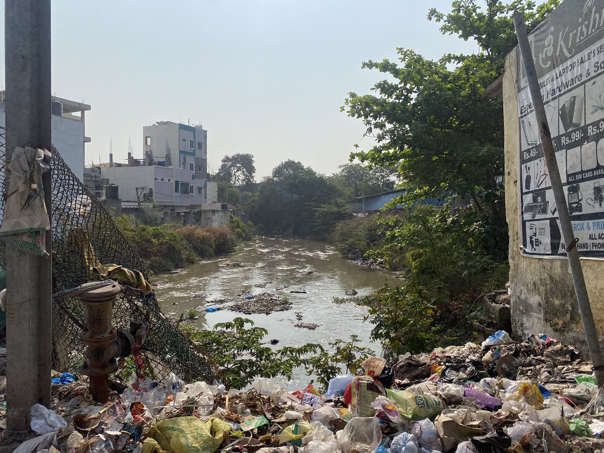 priya16111's tweet photo. They opened this drainage channel so that it would be easy for GHMC workers to push this trash into it. 
Kindly close it and clear the space ensuring people would not continue this practice of throwing their waste here
@GHMCOnline @DC_Kukatpally 
Avb puram,kukatpally https://t.co/Wza9greVxu
