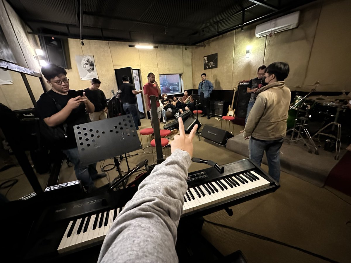 ezash's tweet image. Allow me to reintroduce myself here on Twitter, in case you’re new to this profile and want to know more about me lol
• Hey, I’m Eza! I graduated with a psychology degree and currently work as a regular tech startup guy. After work and on weekends, I spend my time gaming mostly…