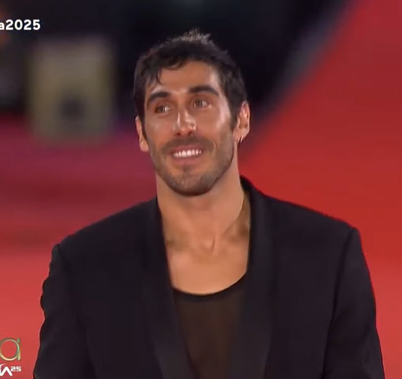 hunnightt's tweet photo. COMO SE SUPERA A PEDRO ASTORGA  #GalaViña2025 #pedroastorga https://t.co/BtuRr8qSmO