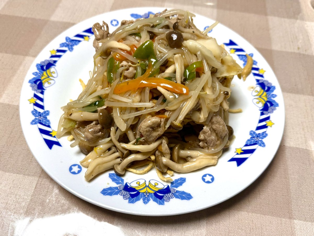 久しぶりの自炊笑
肉あんかけ硬焼きそば✨
カリカリの焼きそばも良し、餡を吸ったしなしな焼きそばも良し👌