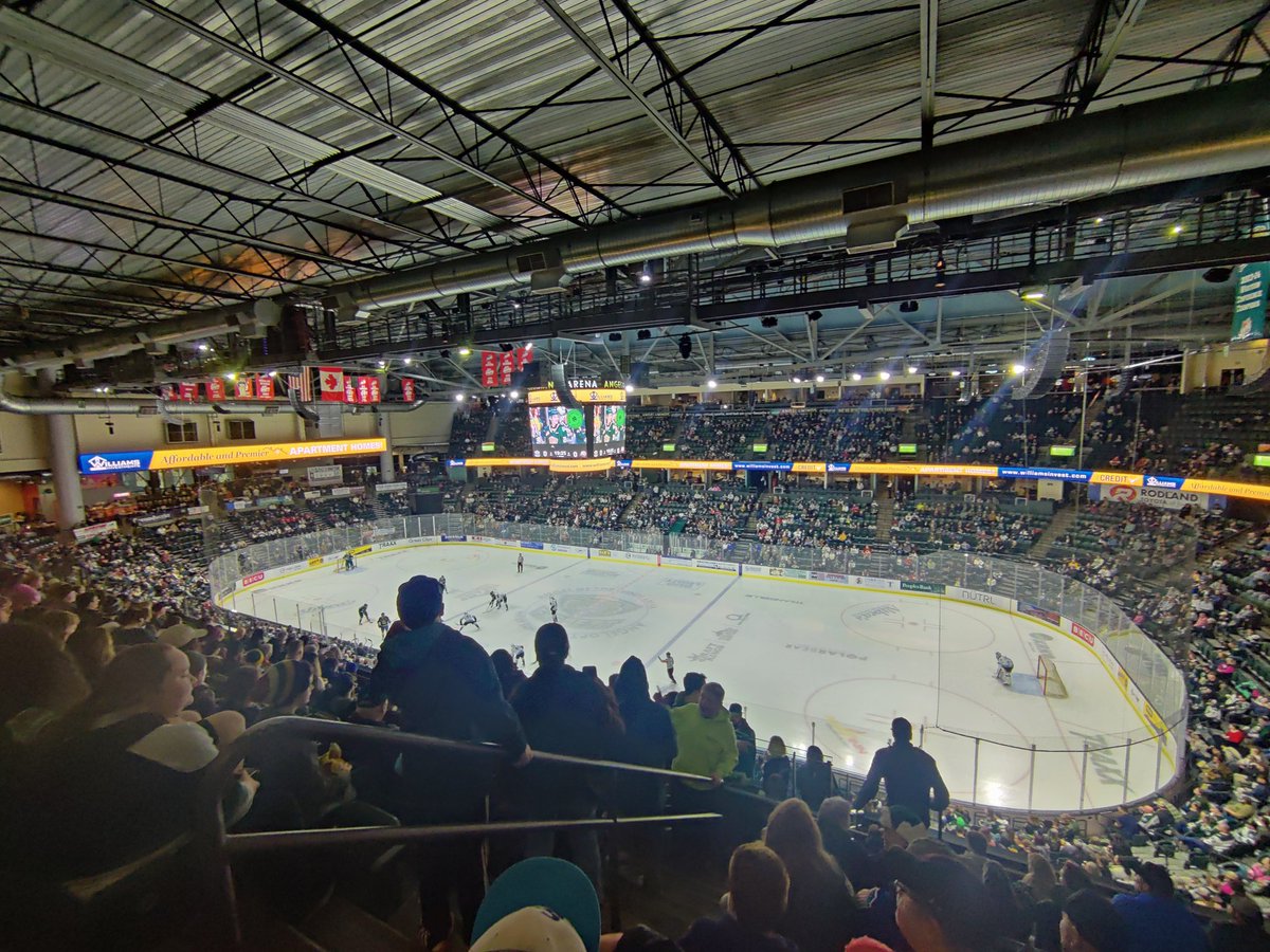 HippidyHawksGuy's tweet photo. Back at one of my favorites, if not my #1 favorite, away barn, AOTW Arena!!! @WHLsilvertips

LET'S GO HAWKS 

@pdxwinterhawks #LetsGoHawks @HawkeyFlock #FlockingTime https://t.co/3gTn0aOgyW