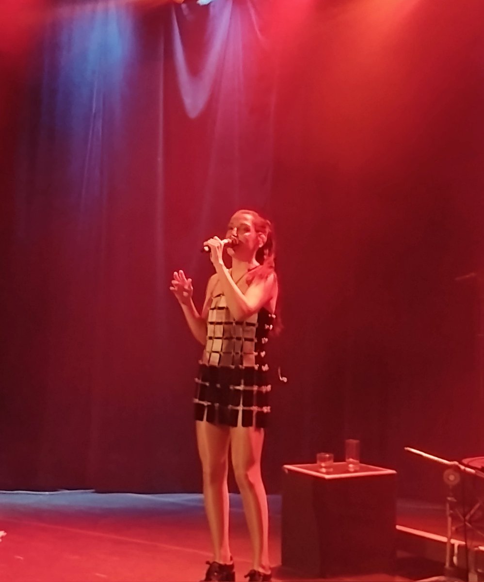 donniedarko73's tweet photo. clarice falcão: tour truque @ teatro rival 

#claricefalcão #truque #teatrorival #cinelândia #riodejaneiro https://t.co/2sncxBzLDm
