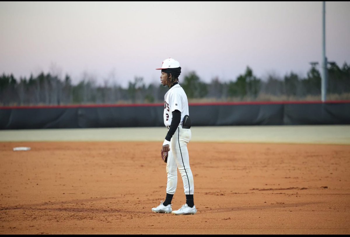 Kylanpage1's tweet photo. First game of my senior season ⭐️🔥#mrleadoff https://t.co/2pAcJ1GKbq