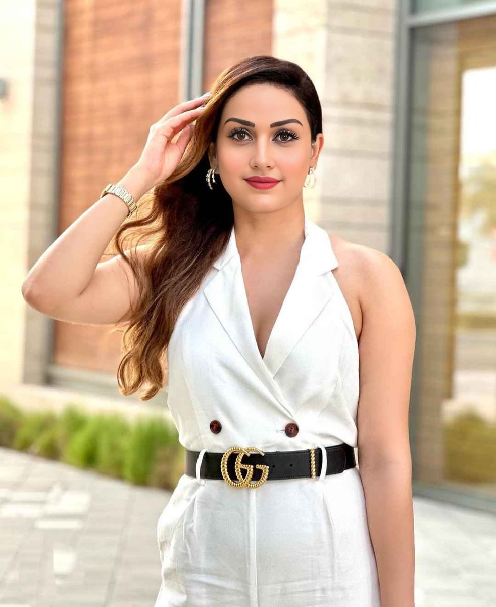 Do you like me atleast say Hi
My office outfit 😘
