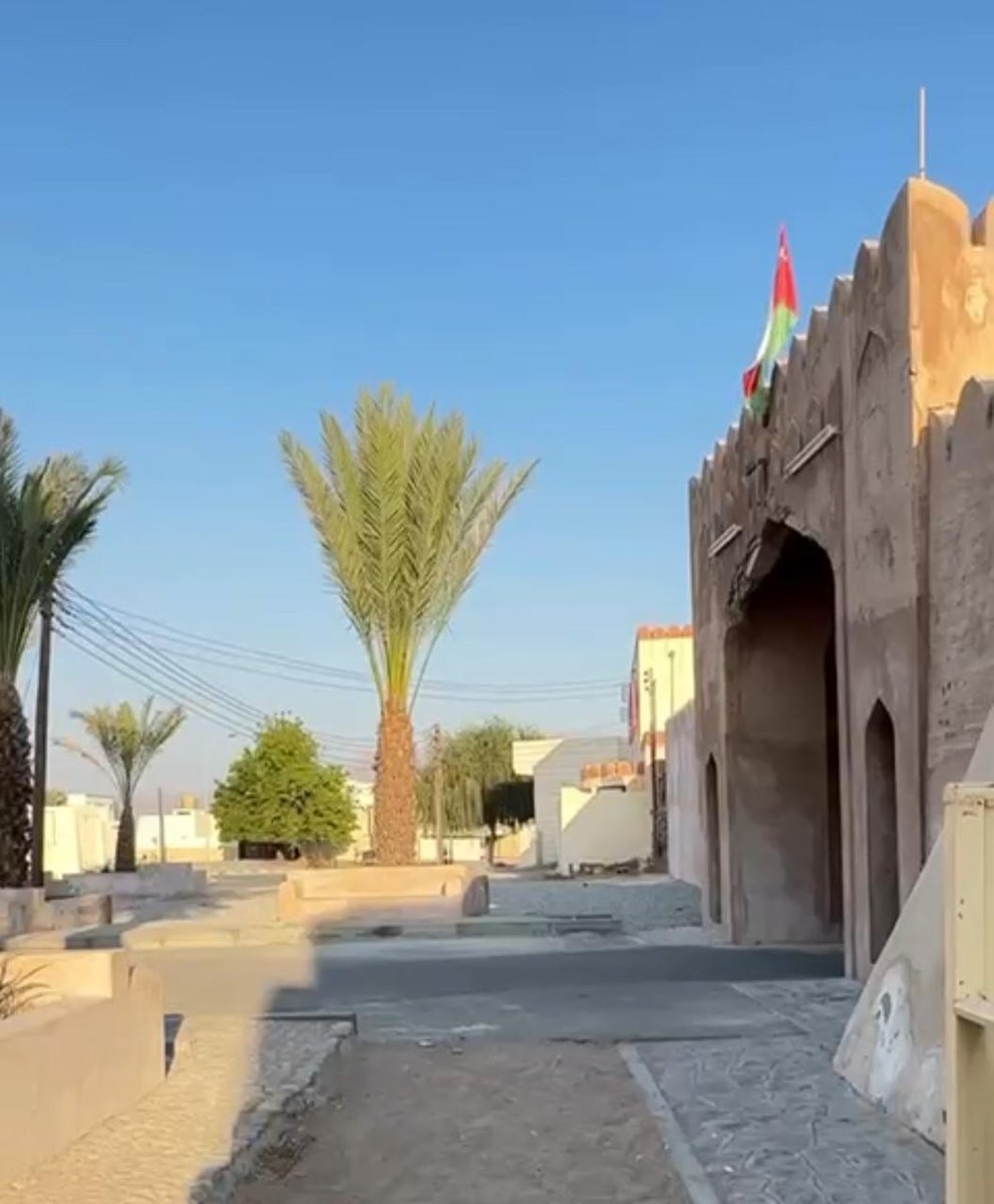 "كل شخص يقرر كيف يريد أن يرى الحياة. "فالسعادة قرار..
⁧صباح الخير 🧡💛💚