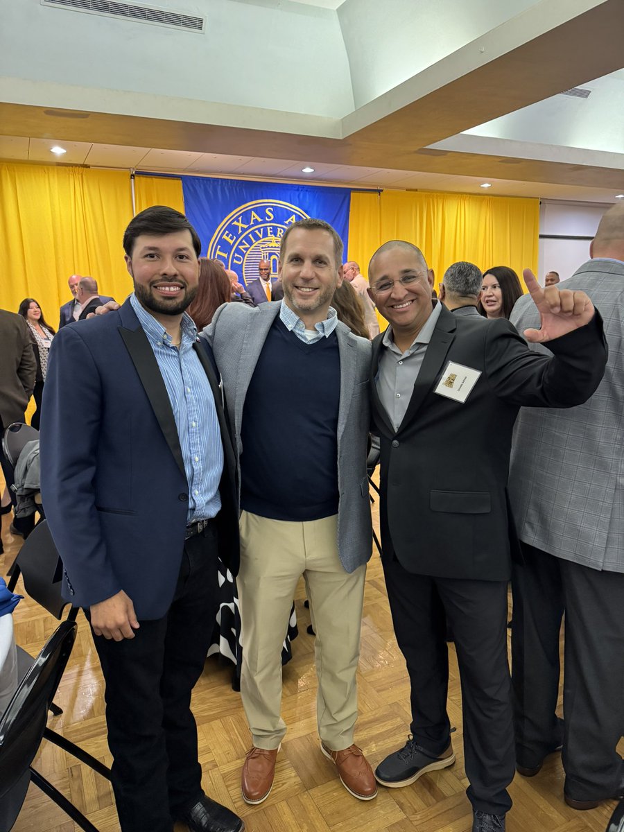 TAMUKSB's tweet image. Javelina Hall of Fame Banquet… Javelina Pride …It’s all About Family. Thank you Steve Roach for all you did for our Athletic programs. 
#Gohogs #LosHogs