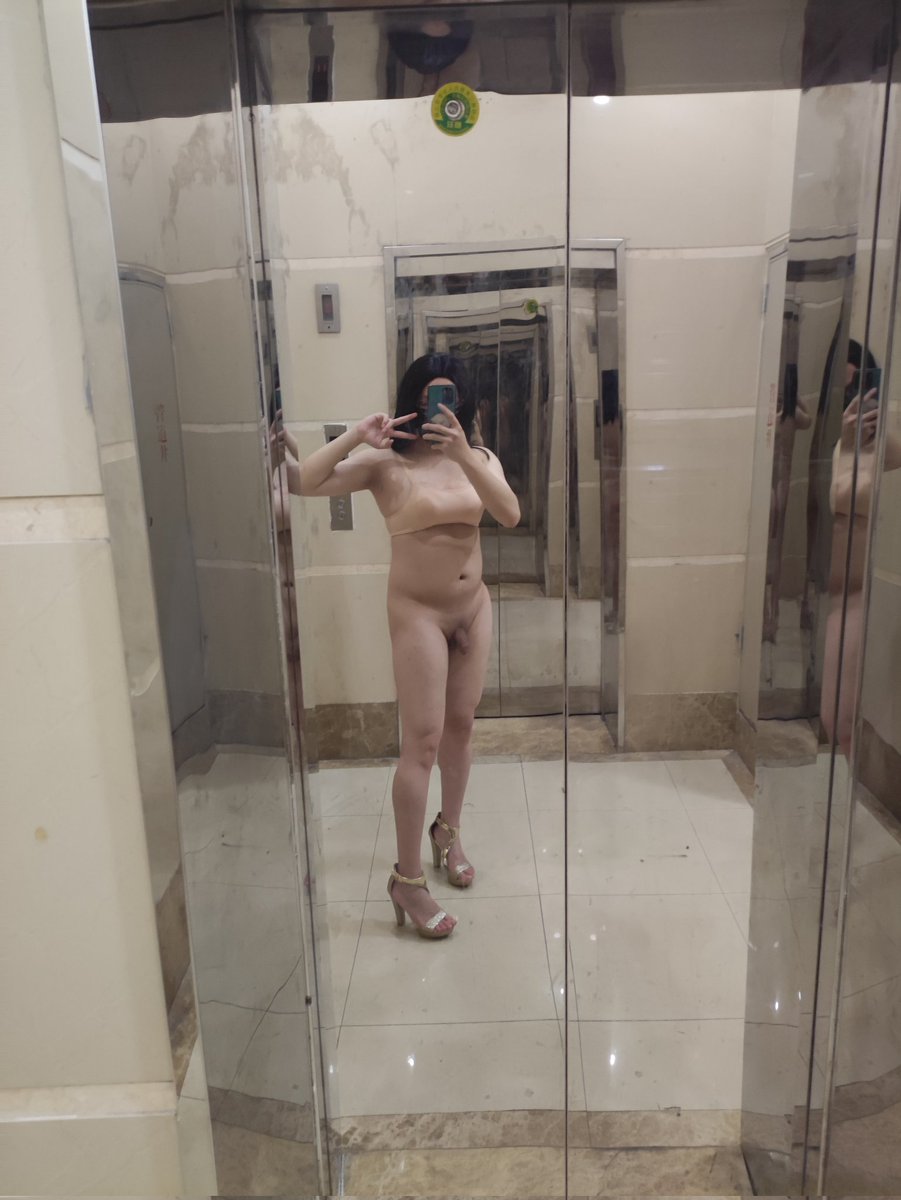 zzz6666666663's tweet photo. 深夜露出小福利，真希望有个人在我旁边 https://t.co/bYsUYrBe6Q