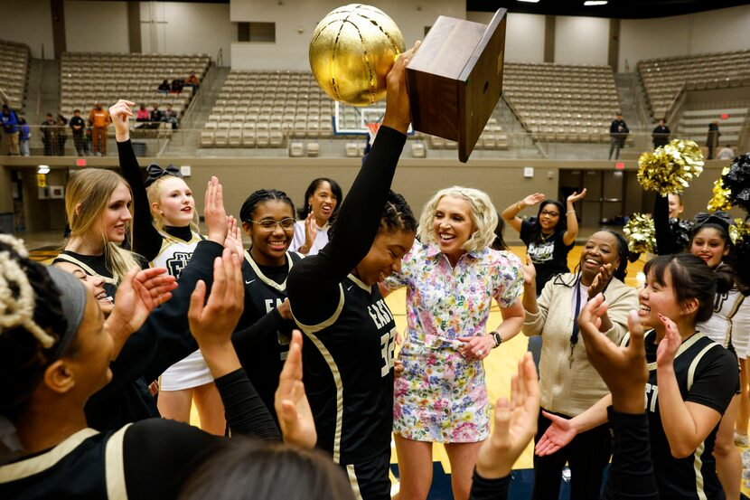 Freshman phenom Arianna Robinson leads Plano East past North Crowley for region title

Read more 👇
dallasnews.com/high-school-sp…