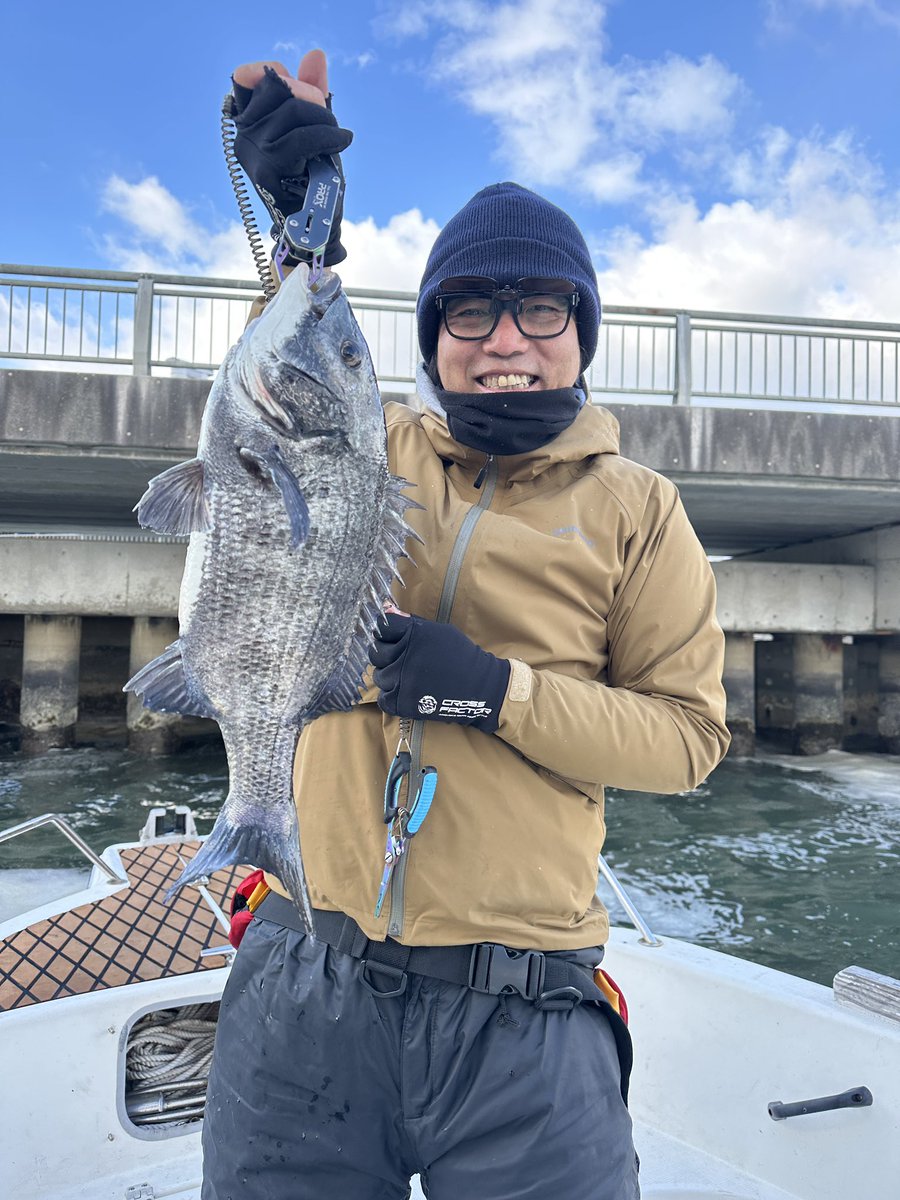 sugarmarin2022's tweet photo. 本当はシーバス便だったのに。。。
��主回避の癒しチヌwww
#ボートシーバス #sugarmarin #名古屋港 #名古屋港シーバス #釣果 #釣りガール #seabaka #釣りバカ #釣り女子 #シーバス #ランカーシーバス #穴撃ち #魚釣り #名古屋港ガイド船 #シーバスガイド #チヌ #チヌジギ #名古屋港チヌ #ダイソージグ https://t.co/RthSFxNFXk