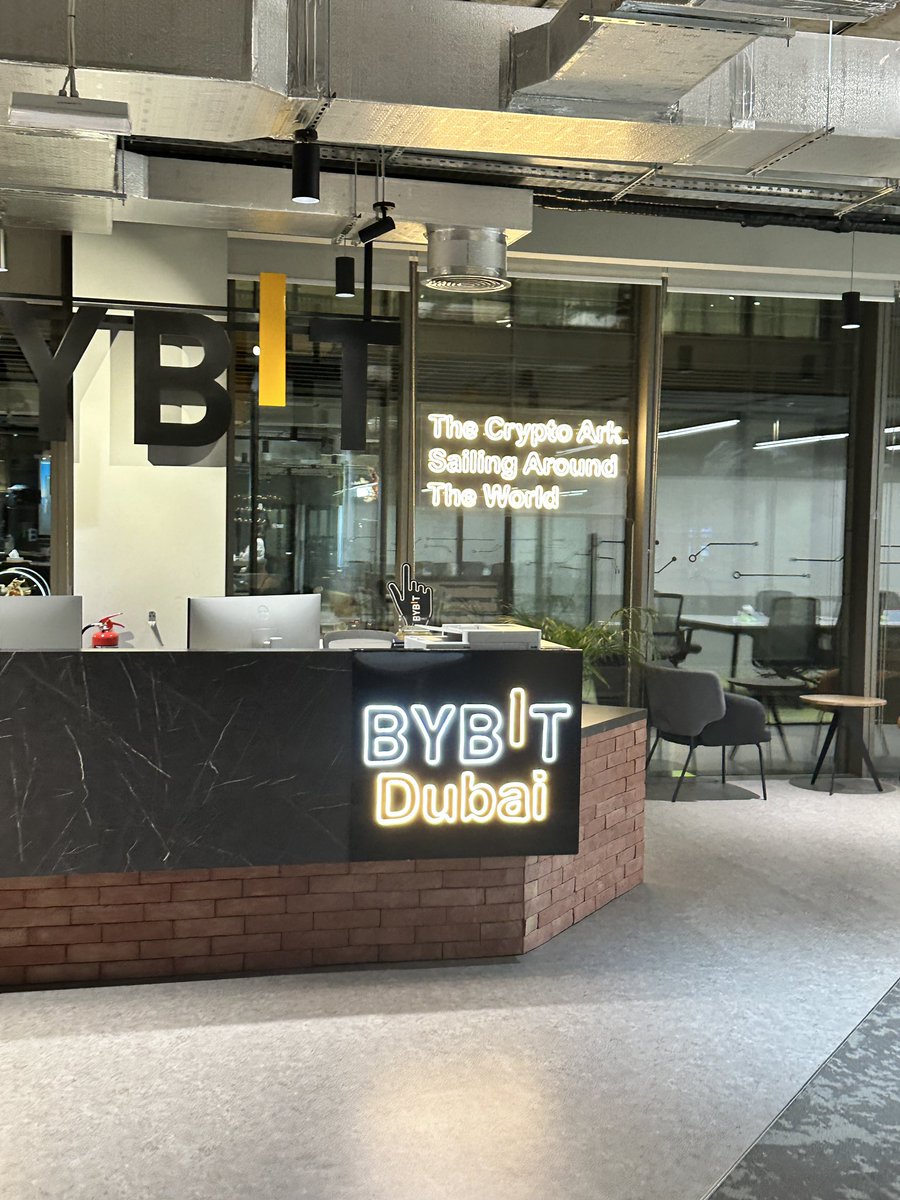 Bybit黑天鹅十小时员工回忆录

1. 从头到尾没禁止提过币
2.老板率先自己站出来，冷静的响应
3. 所有高管极其专业、团结，十个小时不眠不休处理借币、流动性和公关
4.各部门积极响应，没有一个人在开会的时候体现出慌乱，着急，像是任何一个平常的会议
5. 在Dubai