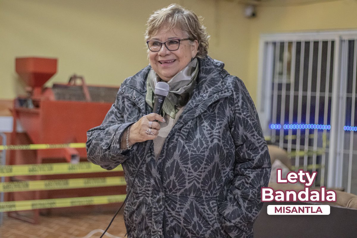 LetyBandala's tweet photo. No buscamos ser valientes, buscamos un mundo donde no tengamos que serlo. ✊💜

Hoy vivimos un gran diálogo con mujeres, un espacio donde reafirmamos que el feminismo no es una moda, sino una lucha con historia, significado y transformación real. ✨

Hablamos de autonomía,... 1/3 https://t.co/TeOriGkRwF