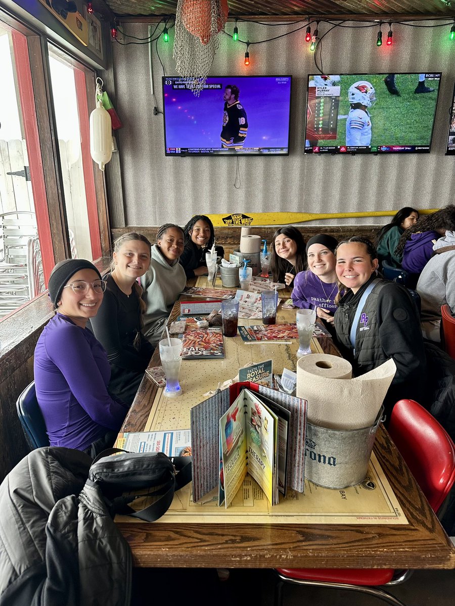 Tournament was cut short, but it was fun few days in Corpus! We were only able to get 2 games in against TOUGH teams, BUT the memories made were worth the drive! 🚐🌊