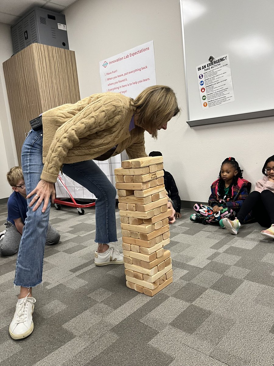 Principal’s 100 winners got to play giant Jenga with Officer Lo and the principals today! These kids did a great job! <a href="/VaughnElemFISD/">Vaughn Elementary</a>  <a href="/friend_susie/">Susie Friend Graham</a>