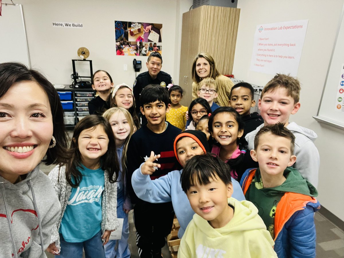 kimm11084's tweet image. Principal’s 100 winners got to play giant Jenga with Officer Lo and the principals today! These kids did a great job! @VaughnElemFISD  @friend_susie