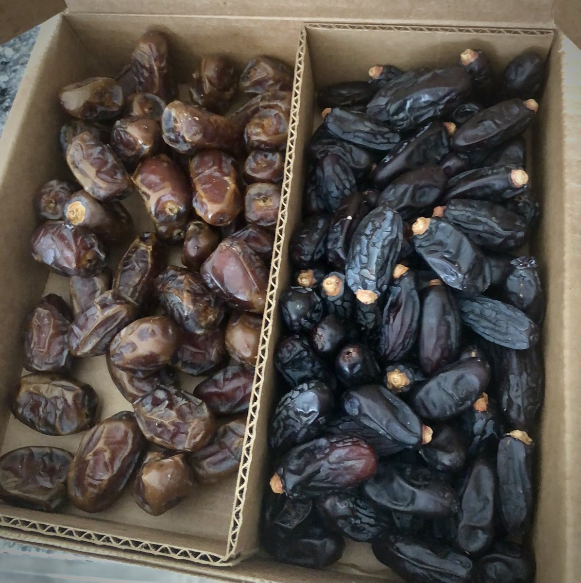 RwVgnAdvice's tweet photo. Just got my date fruits in the mail! So sweet and delectable—nature’s candy at its finest. 🍯
Time to enjoy these little treasures!
#DateLovers #SweetTreats #NatureCandy #FoodieJoy https://t.co/cFAKKkMYeR